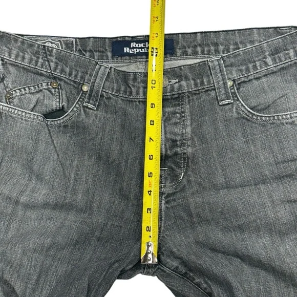 Rock & Republic size 40 waist black colored jeans great for any day wear.